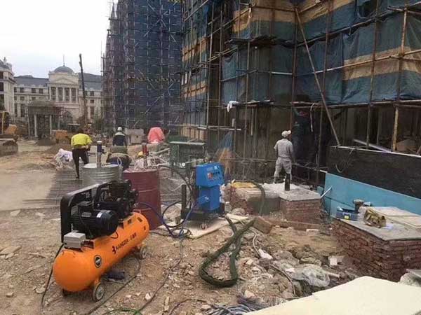 湖北聚氨酯噴涂設備 保溫施工(圖1) 硬泡聚氨酯外墻保溫噴涂