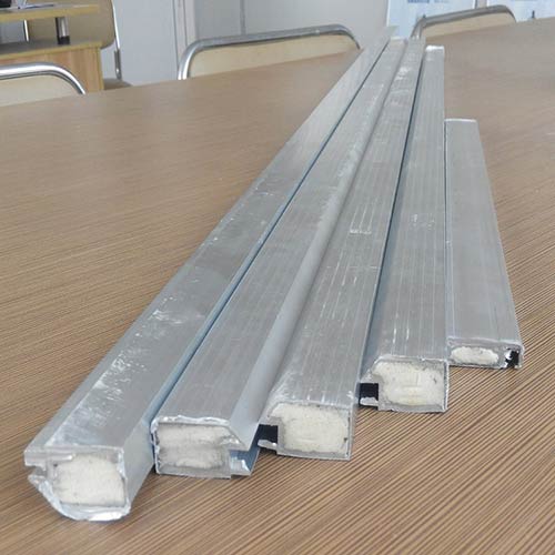 型材發泡 澆注機器(圖1) 型材發泡澆注案例展示