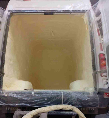 車廂里面聚氨酯如何發泡(圖1) 冷藏車車廂里面聚氨酯發泡案例